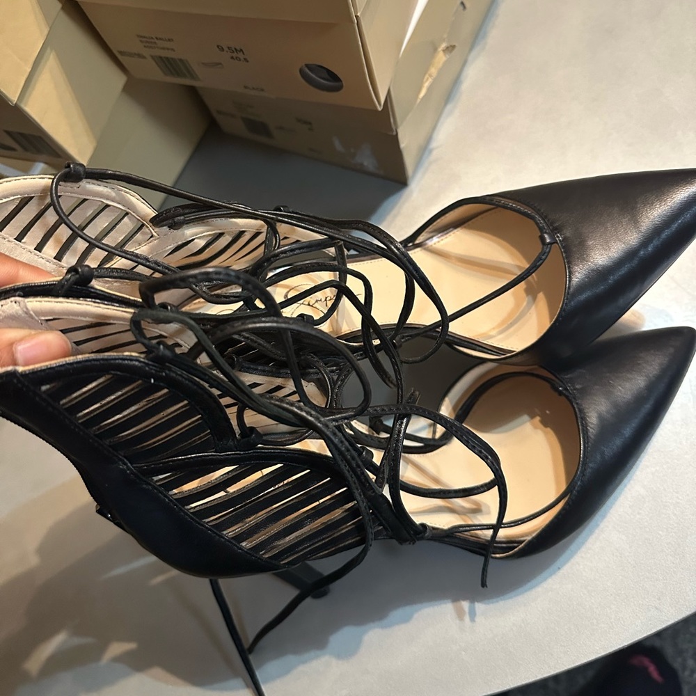 Jessica Simpson black pumps